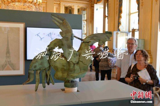 巴黎圣母院大火后學(xué)校宣傳欄幸存頂級文物展出