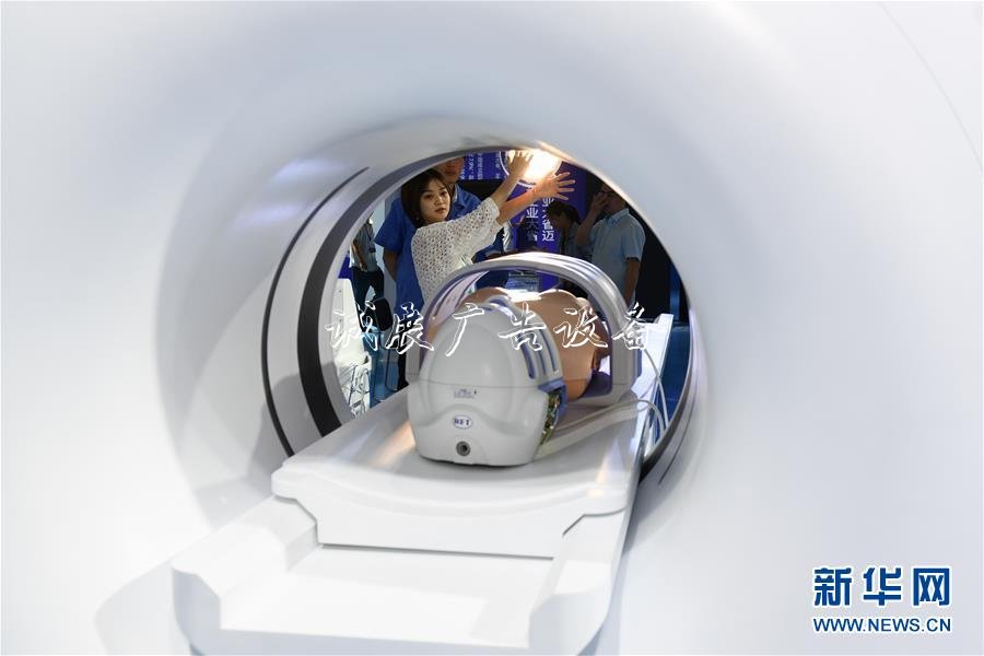 香港工聯(lián)會(huì)舉辦酒會(huì)社區(qū)宣傳欄慶祝新中國成立70周年