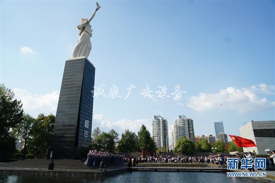 香港工聯(lián)會(huì)舉辦酒會(huì)社區(qū)宣傳欄慶祝新中國成立70周年