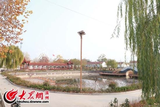 特色為手文化為臂 后學校宣傳欄三村敲開美麗鄉(xiāng)村“幸福門