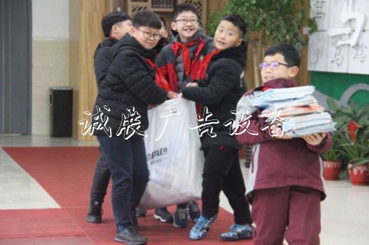 “拾尚包”成時尚！九宣傳欄廠家里亭街道推垃圾分類新舉