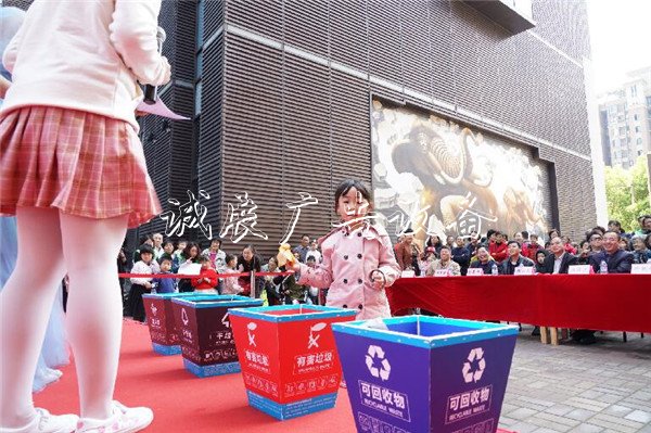 送便民服務(wù)，學(xué)垃圾分宣傳欄廠家類！九里亭街道讓“創(chuàng)全