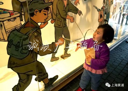 燈箱連環(huán)畫(huà)亮相田子廣告燈箱多少錢(qián)一個(gè)坊！展現(xiàn)上海弄堂年味