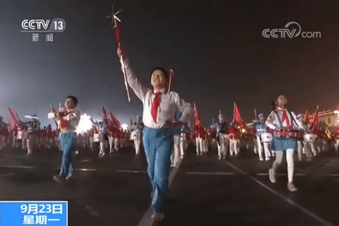 新中國70周年大慶：閱報欄燈箱今天這些看點值得期待！