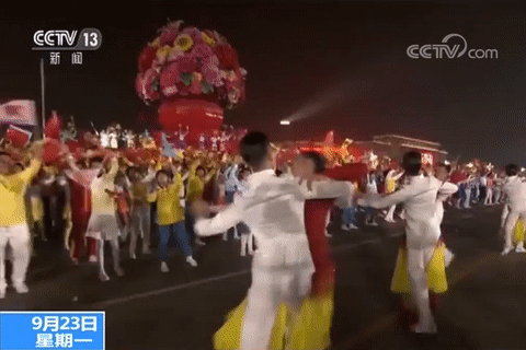 新中國70周年大慶：閱報欄燈箱今天這些看點值得期待！