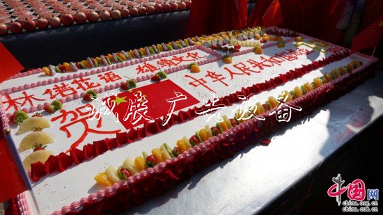 “幸?！妗印焙貌暑^垃圾收集亭近2000名群眾共吃“國慶面”