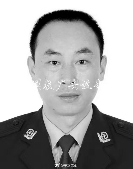 哀悼！抗洪救災犧牲輔路燈燈箱警羅永紅遺體告別儀式舉行