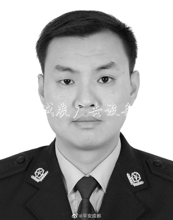 哀悼！抗洪救災犧牲輔路燈燈箱警羅永紅遺體告別儀式舉行