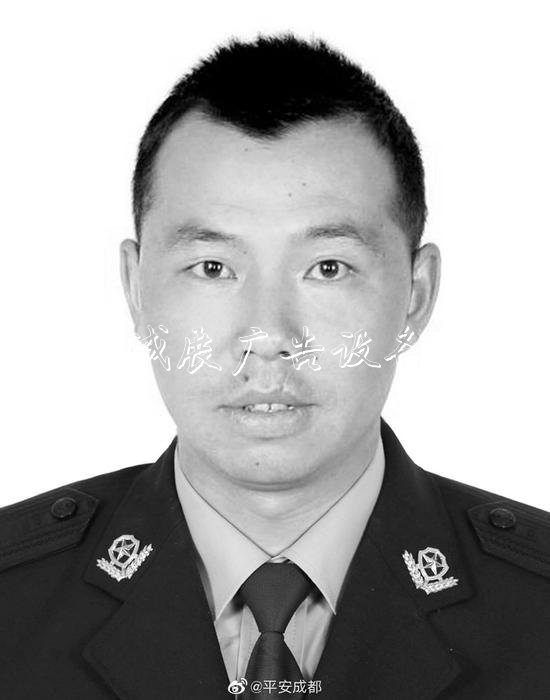 哀悼！抗洪救災犧牲輔路燈燈箱警羅永紅遺體告別儀式舉行