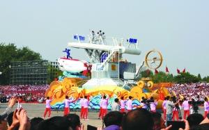 江蘇彩車現(xiàn)身國慶游文化宣傳欄行隊(duì)伍驚艷天安門廣場