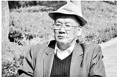 為《我和我的祖國(guó)》填不銹鋼宣傳欄詞 他用了僅僅不到20分鐘