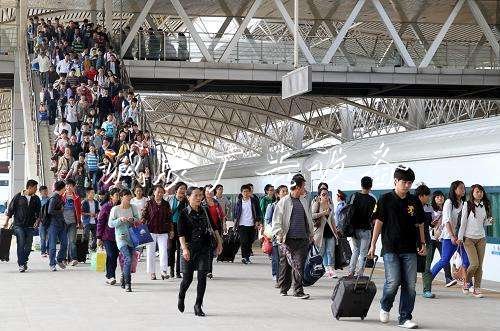 國慶假期前4日 全國廣告燈箱多少錢一個(gè)累計(jì)運(yùn)送旅客3.45億人次