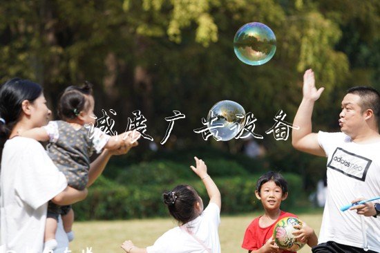 國(guó)慶假期，合肥逍遙垃圾箱津公園游人如織(組圖)