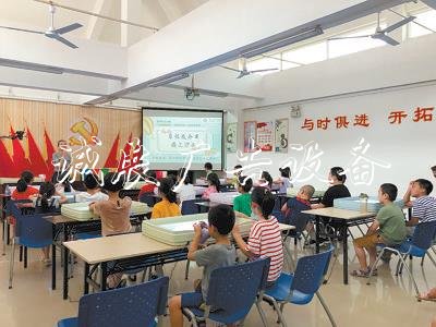 福建廈門:社區(qū)黨建引領(lǐng)戶外滾動燈箱 因地制宜打好垃圾分類攻