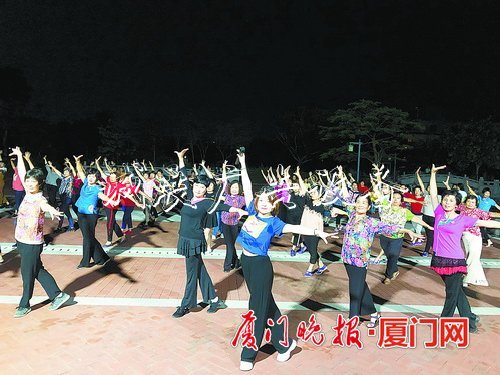 廈門海滄社區(qū)新時(shí)代文明實(shí)文化宣傳欄踐站打通服務(wù)群眾“最后一公里”