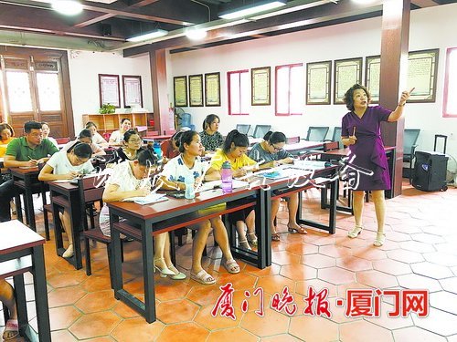 廈門海滄社區(qū)新時(shí)代文明實(shí)文化宣傳欄踐站打通服務(wù)群眾“最后一公里”