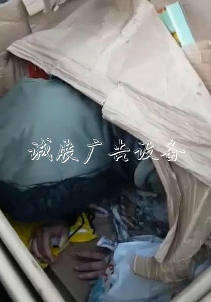 倫敦一垃圾箱里現流宣傳欄廠家浪少女 被傾倒前獲救(圖)