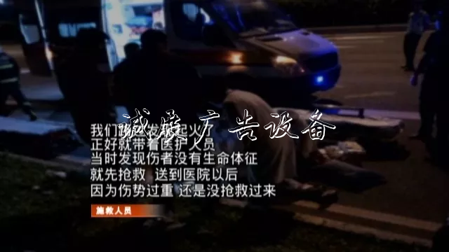 撞上路牌鐵柱子，出租垃圾箱車突然起火！的哥傷重不