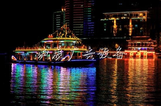 @游客朋友 樂山“夜戶外滾動燈箱游三江”開啟“冬令時”