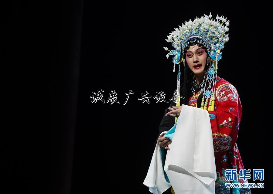 世界名校龍舟隊(duì)海河滾動(dòng)廣告燈箱競(jìng)渡 共慶“百年南開”