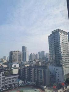 11日午間，成都陽(yáng)光明媚