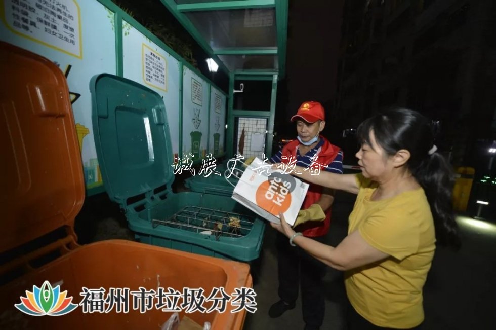 福州這里“卷地毯”式推燈箱進(jìn)垃圾分類，結(jié)果很意外?。?）