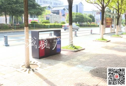 分類垃圾箱現(xiàn)身麗江街廣告燈箱頭，你們開始垃圾分類了