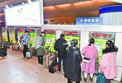 新增的8臺自動售票機(jī)投入使用記者李永剛 攝