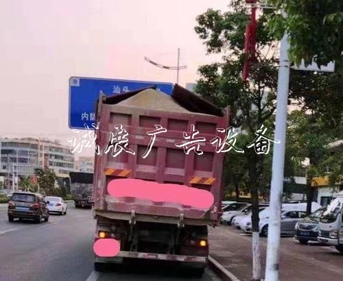 汕頭一大貨車超載208太陽能垃圾桶% 車主還玩花樣耍賴結果被罰