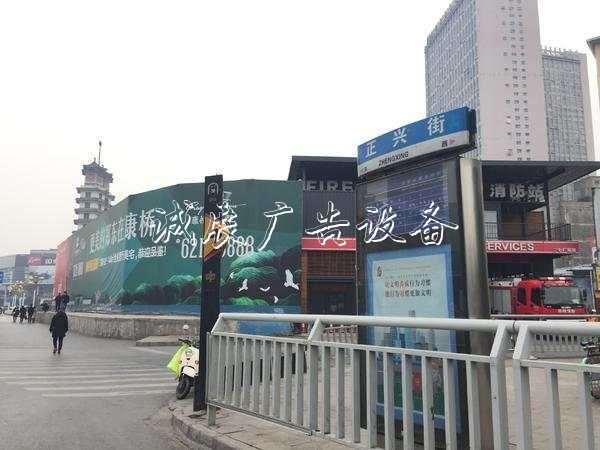 鄭州一路牌七個地方指垃圾收集亭錯五個？網(wǎng)友：路癡很絕望