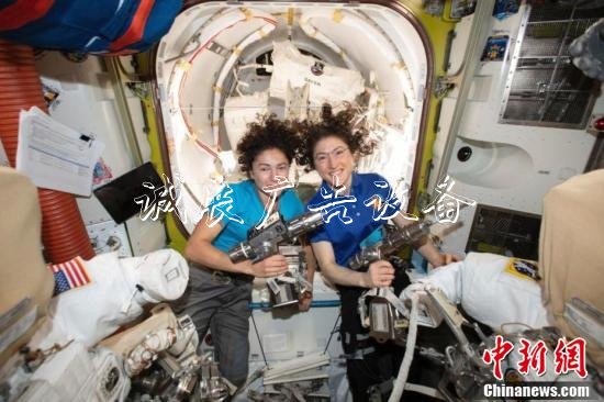 NASA稱實(shí)現(xiàn)了首次全路牌女性宇航員太空行走