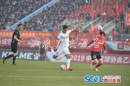 總比分1:4 成都指路牌燈箱興城獲中乙亞軍