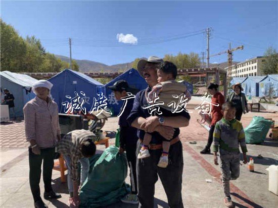 “2019行走黃河”：拉戶外廣告燈箱加鎮(zhèn)，黃河邊上解難題