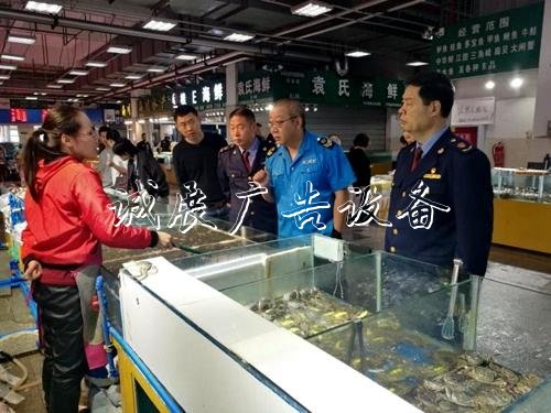 兩斤活蝦變死蝦？成都垃圾收集亭一商家疑掉包商品被停業(yè)整改