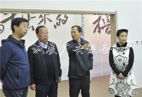 【不忘初心 牢記使命】觀戶外滾動(dòng)燈箱摩學(xué)習(xí)強(qiáng)黨建 交流借鑒促提升