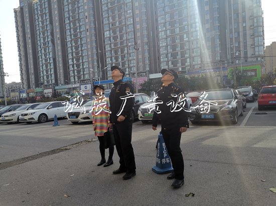 應(yīng)對大風(fēng)天氣南磨房執(zhí)學(xué)校宣傳欄法隊檢查施工工地和戶外廣告