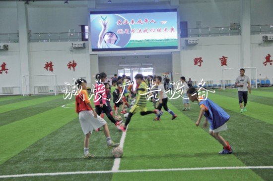 社區(qū)里最熱滾動廣告燈箱鬧的地方