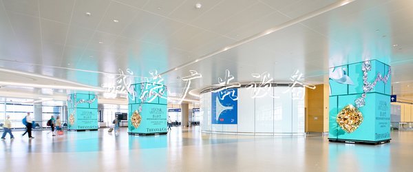 上海機(jī)場(chǎng)德高動(dòng)量全新指路牌廣告媒體展翅浦東衛(wèi)星廳