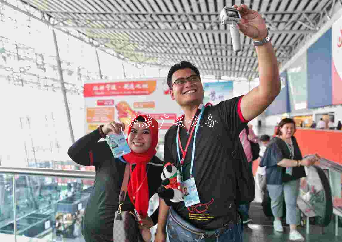 紙杯手套垃圾桶也能成就大事業(yè)！廣交會(huì)外貿(mào)企業(yè)如何“小題大作”(2)