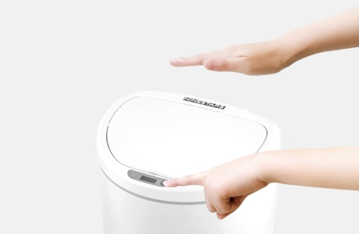 《小米也沒它早，小威宣傳欄燈箱率先推出家用智能分類垃