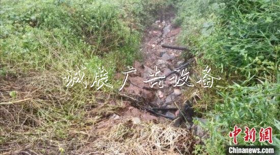 污水外排流向沱江。四川省生態(tài)環(huán)境廳供圖