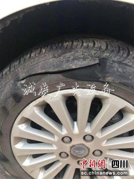 兩女子因停車位引糾紛分類垃圾亭 男子替妻子出氣劃破對(duì)方車輪胎
