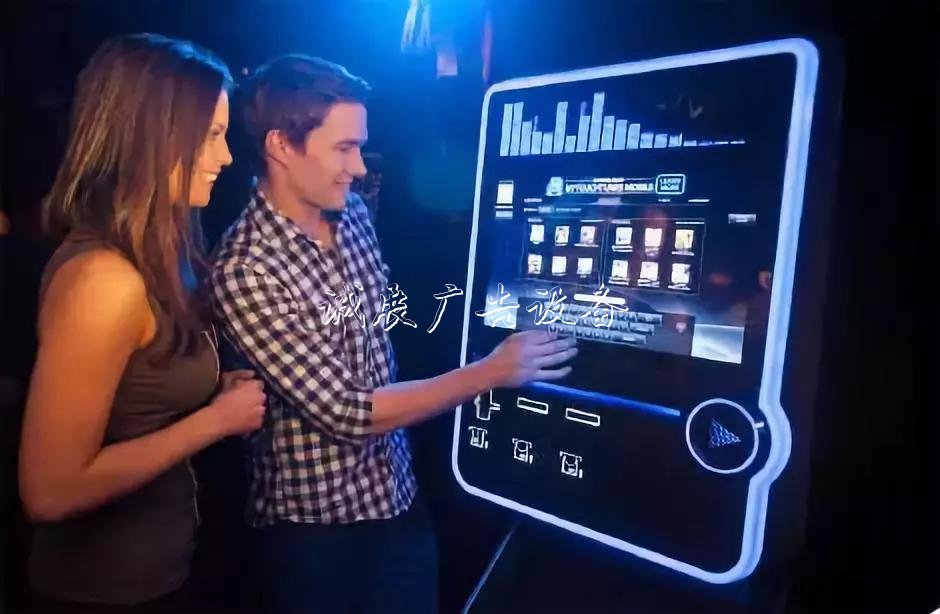 2019年最有創(chuàng)意的戶戶外滾動(dòng)燈箱外廣告多種創(chuàng)新玩法！