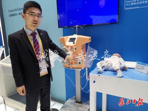 在進(jìn)博會(huì)最火爆的這個(gè)宣傳欄燈箱展區(qū)，跨國巨頭涌向中國