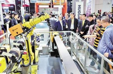 河北制造，借學(xué)校宣傳欄力先進(jìn)提升自己