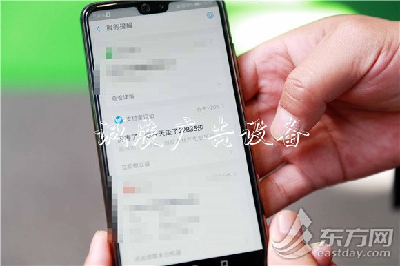 城管首次進(jìn)駐四葉草護(hù)閱報(bào)欄燈箱航進(jìn)博會 垃圾分類深入人心