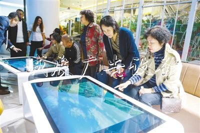 沉浸式旅游帶來新戶外廣告燈箱體驗(消費視窗)