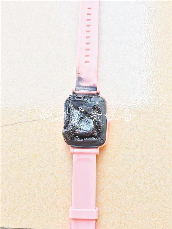 　　圖為自燃的電話手表。