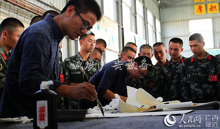 書畫家現(xiàn)場(chǎng)揮毫潑墨