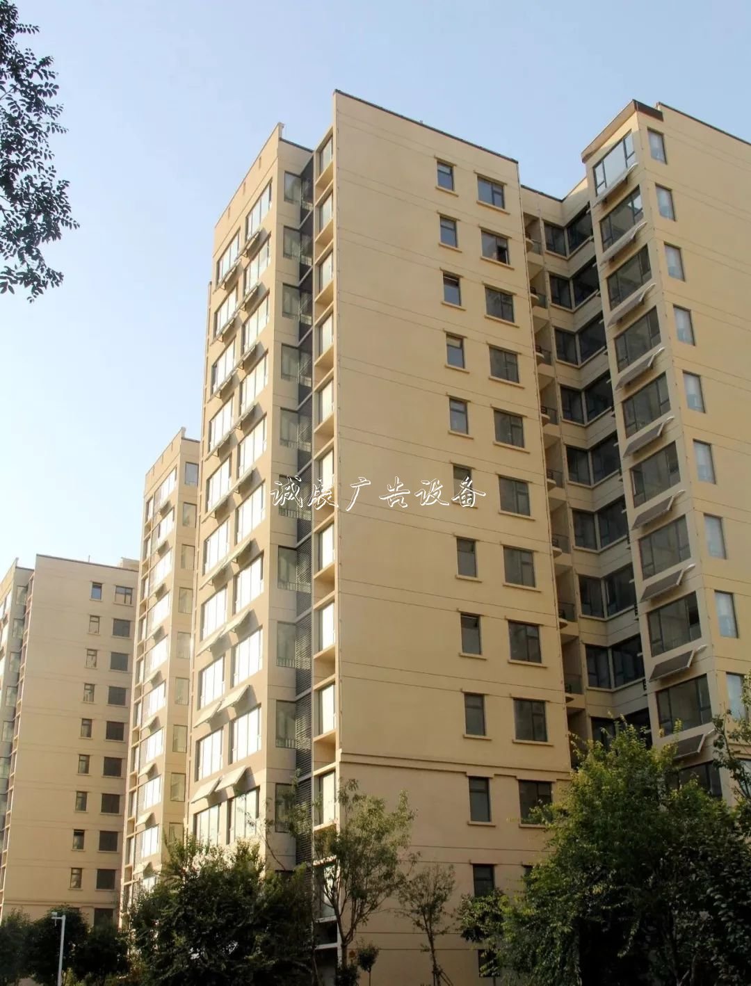 歸家是最美的期待 富戶外滾動燈箱椿·滏河源交房倒計時！